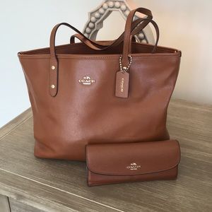 Leather coach bag/matching wallet